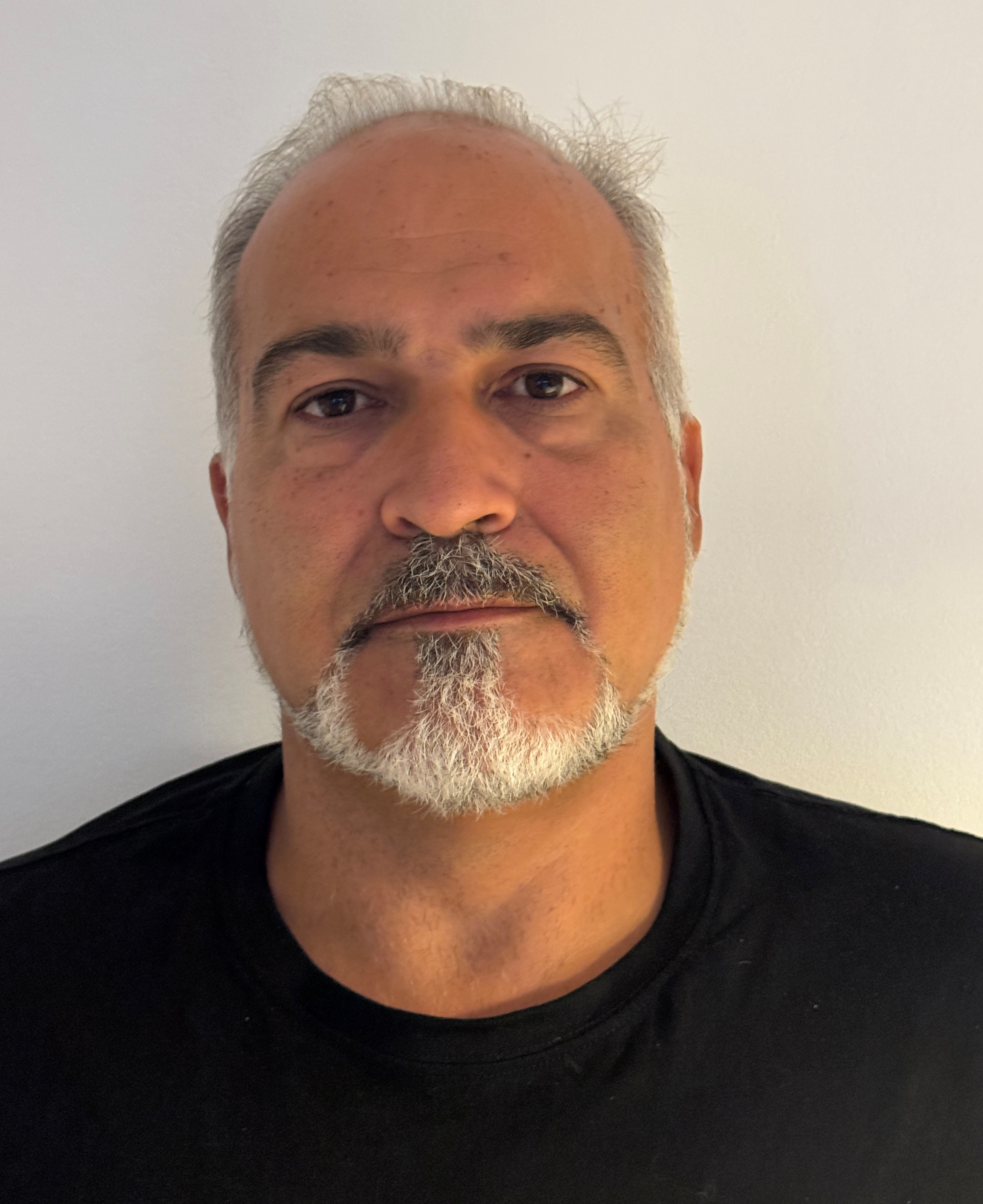 Dr. Iván Sáenz Navarro